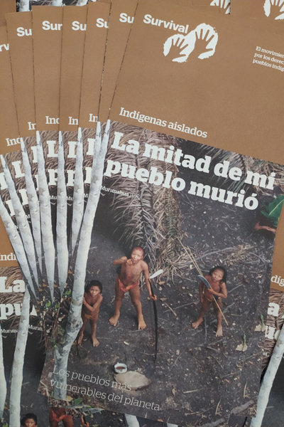 Distribuye folletos Indígenas en aislamiento